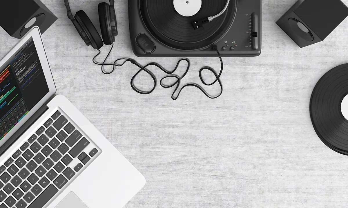 What Is a Beat Lease? Exclusive and Non-Exclusive Licences Explained
